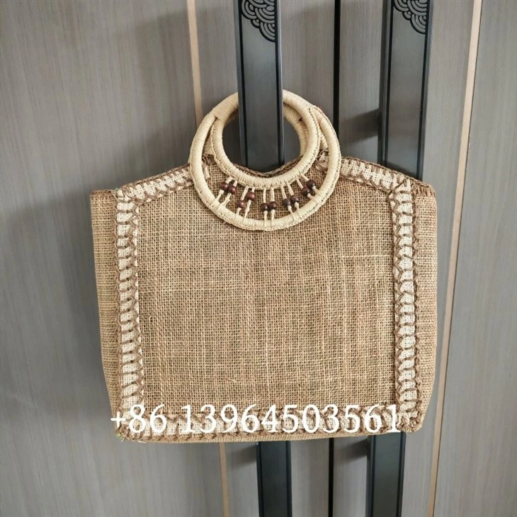 بامبو کیف های ساحلی زنان را کنترل می کند