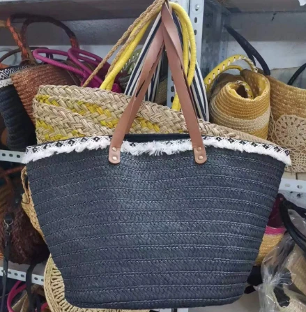 کیف ساحل بافته شده با کاغذ سیاه با توری